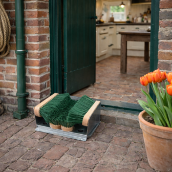 Schoenen en laarzen schoonmaker 4 borstels met verzinkt onderstel