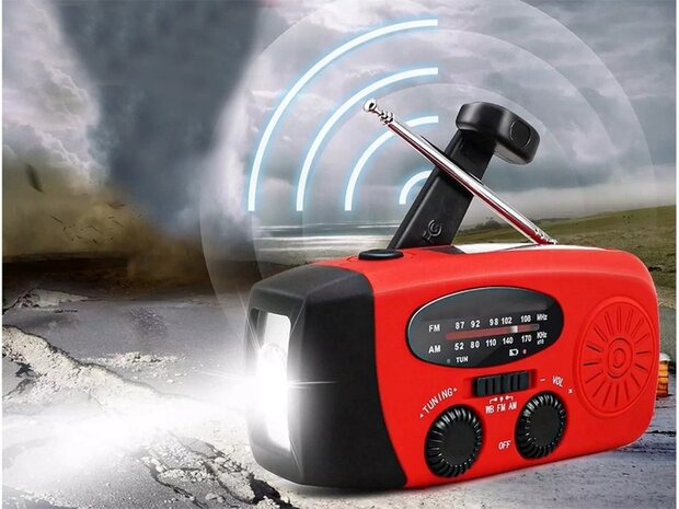 Noodradio opgeladen met een slinger, zonnepaneel of USB
