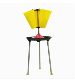 Chicken slaughter table with 3 slaughter funnels