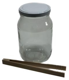 Glass Pot 1.7 liter including white lid and wooden tong